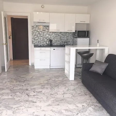 Luckey Homes - Av Marechal Juin Apartment